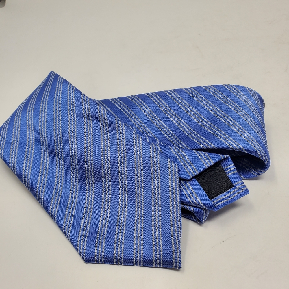 Marco Lariani Blue & white  Silk tie GUC